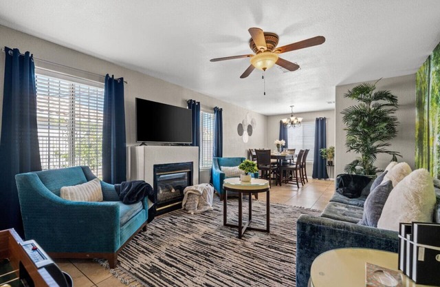 Vegas Vibes | Patio | BBQ | Foosball | Fireplace