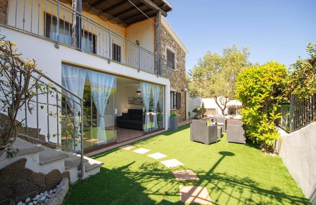 Veranda with Jacuzzi & BBQ 1 minute from the Beach