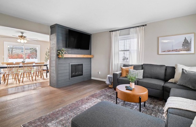 Vermilion Retreat w/Game Room, Hot Tub & Across from Community Pool