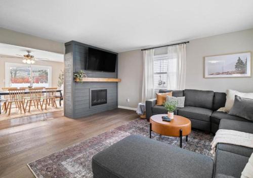 Vermilion Retreat with Game Room, Hot Tub and Across from Community Pool