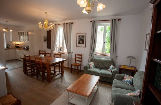 Very comfortable gite for 4 people in the medieval village of Brancion