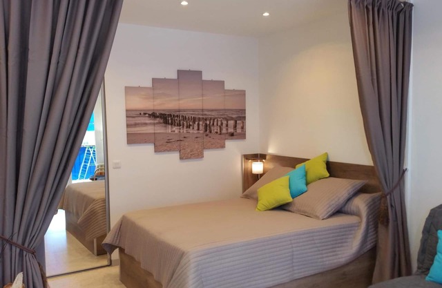 Very nice F. 1 on the French Riviera in Menton - Classified 2 * France tourism