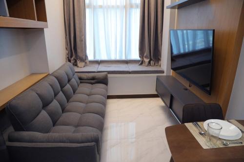 Very Posh Loft in Ortigas Center with Paid Parking
