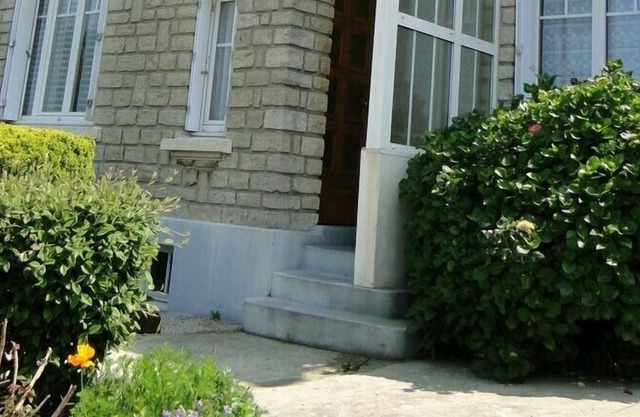 Very pretty villa from the 1930s, renovated, on the port, seafront, 120 m²