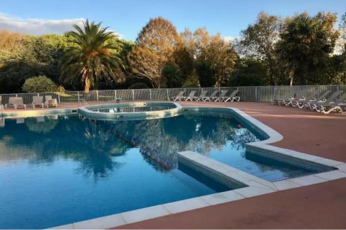 Very quiet house with shared swimming pool