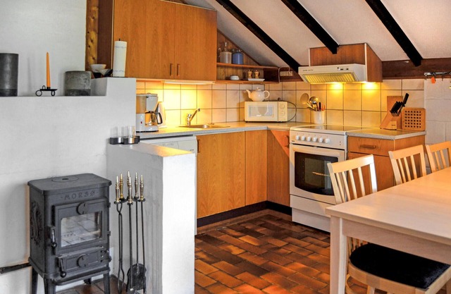 Very well maintained, renovated cottage, nicely and brightly furnished.