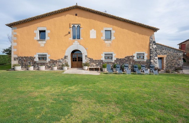 Vibranr Holiday Home in Aiguaviva with Swimming Pool