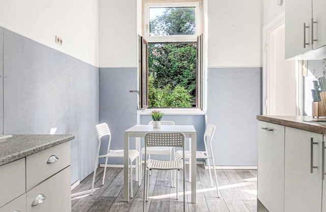 Vibrant 3BR near AKH Hospital - Perfect for Groups