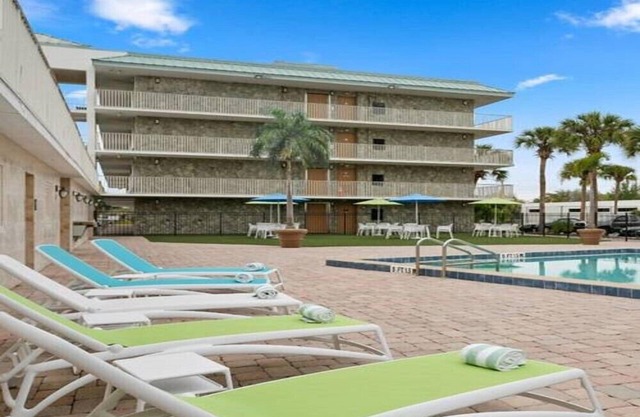 Vibrant Room w 2 DBL Beds Near Local Attractions & Restaurants