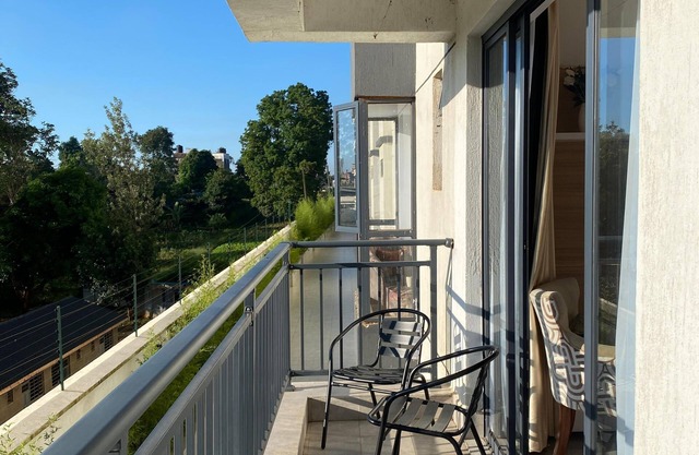 vibrant Ruaka"Ruaka Loftel: Stylish & Serene with WI-FI and a/c