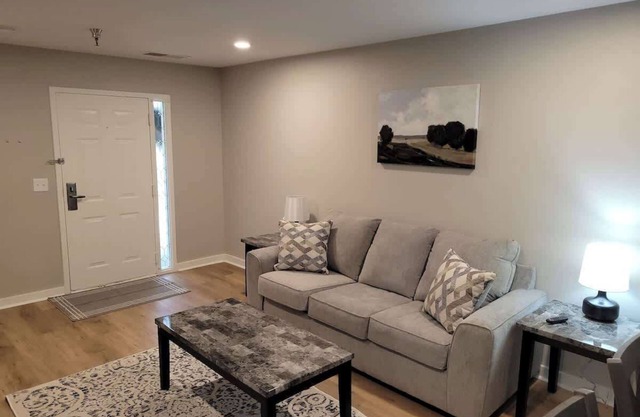 Vibrant Stay, Steps to Aksarben Village Fun!