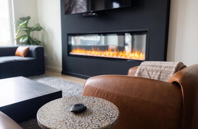 Victorian 4br 25ba 2parking Near Parks & Dt