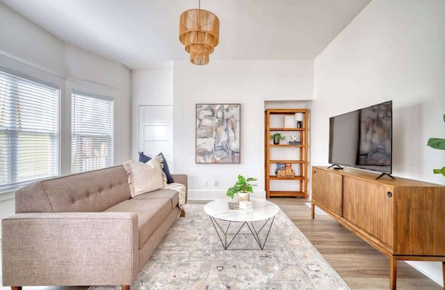 Victorian Vibes 3BR Steps to Mississippi