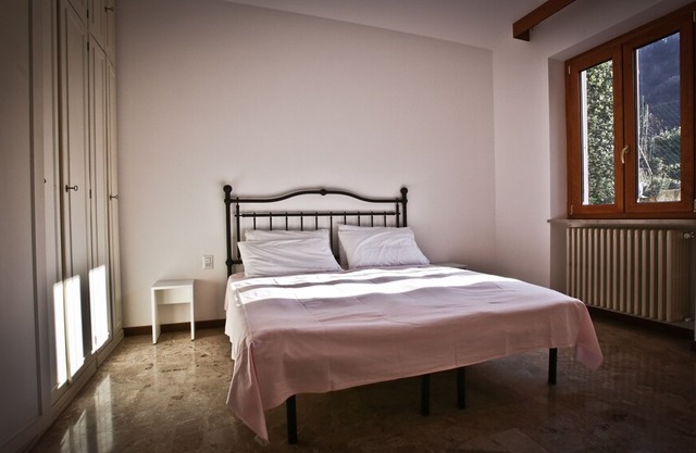 VICTORY HOUSE 4 FRONT LAKE AP3 GARDEN & SPA