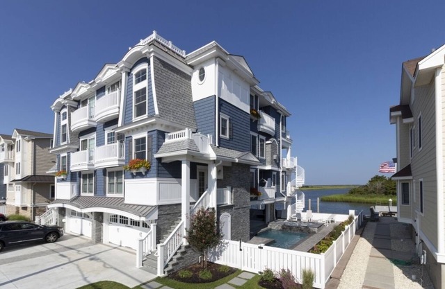 Victory Sunset - 6 bedroom ~ Elevator ~ Pool ~ Bayfront - Sleeps 14 - Avalon, NJ