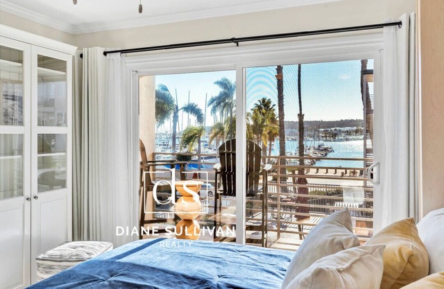 View Shelter Island /Point Loma studio walkable to lots!