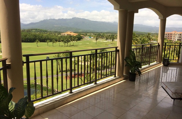 Views! Views! Penthouse with Membership Golfing, Beach, Pool and 2 Carts