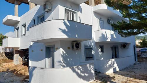 Vila REJANA