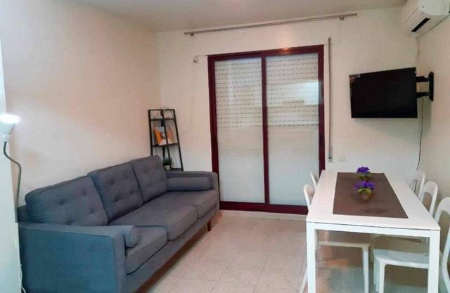 "Vilero" 3 sleepingrooms, 6 peoples, with balcony vews street/sea