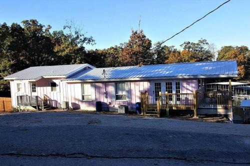 Villa 1 sleep 6 w/VIP pkg- Bachelor parties here!