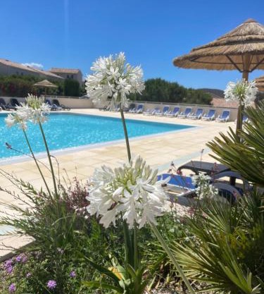 Villa 4 à 6 personnes dans résidence avec piscines proche plage