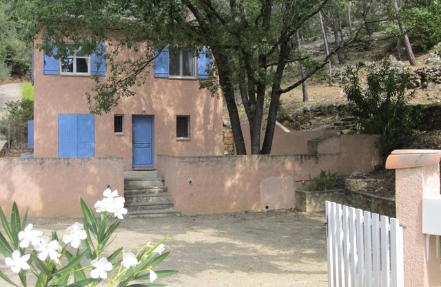 Villa 6/8 people on the heights of Entrecasteaux (Var), charming v