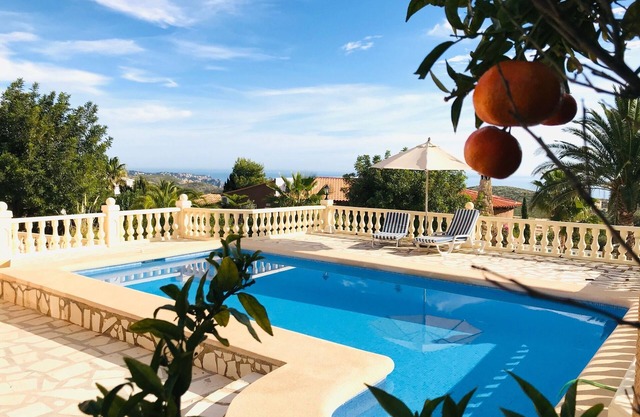 Villa 6 pers. with pool and spectacular sea views, close to shops