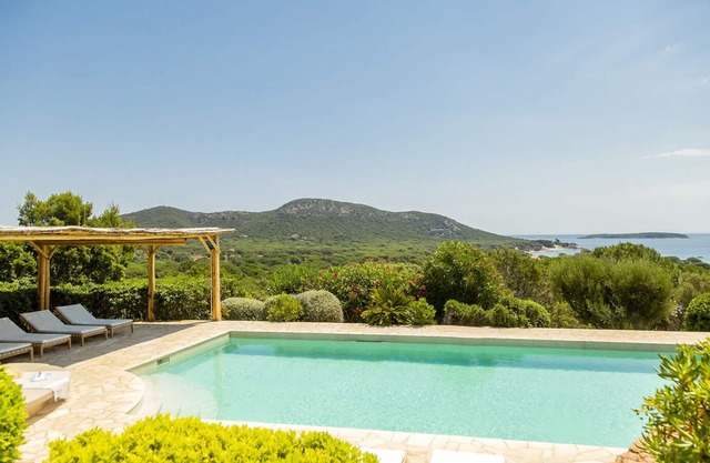 Villa 8 people panoramic view of Palombaggia Beaches. Sea access on foot.