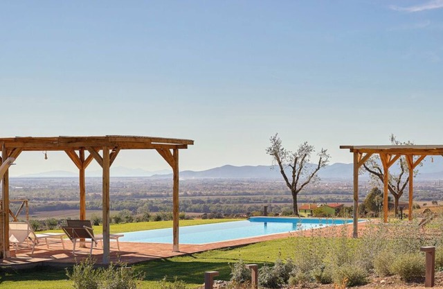 Villa Acquacotta - Four Bedroom Villa, Sleeps 10