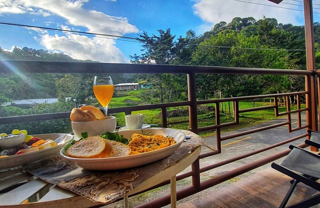 Villa Alejandro-5 minutes walk to downtown, apartment with kitchenette / balcony