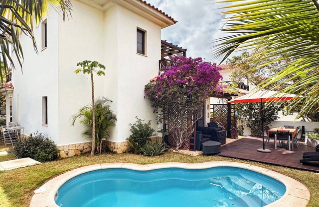 Villa Amalia - 3 bedroom villa w/a private pool, beach access and fast Wi-Fi