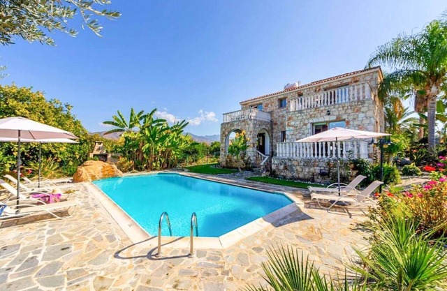 Villa Antonis - Three Bedroom Villa, Sleeps 6