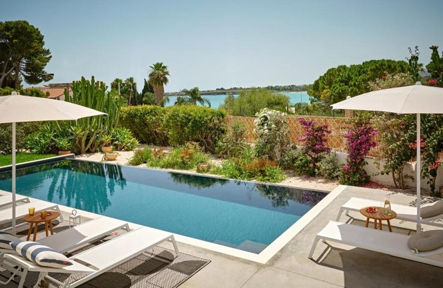 Villa Aria Rooftop Jacuzzi, Pool & Sea Views