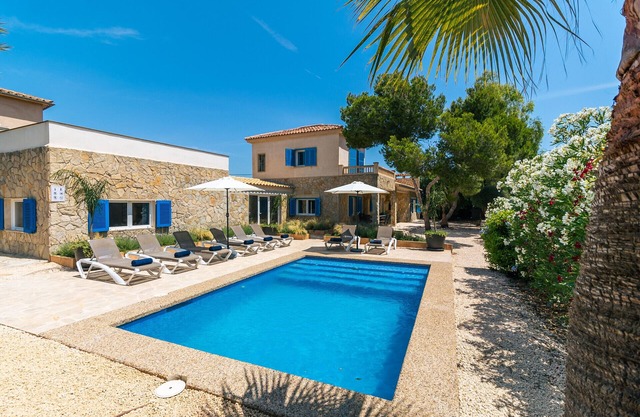 Villa Azul holiday house with private pool at Cala Llombards