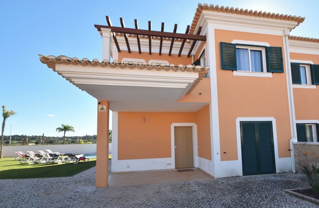 Villa Barros, with private swimming pool, in a quiet and peaceful area.