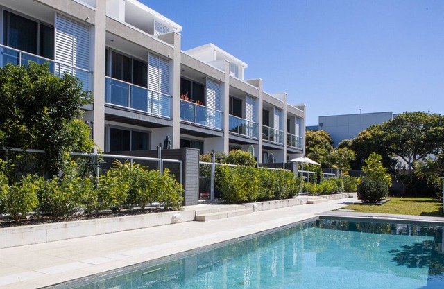 Villa Beech Casuarina - Beautiful Villa with excellent location to beach & shops