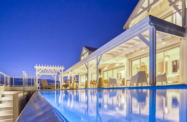 VILLA BELLA'SAND facing the sea