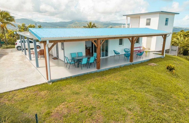 Villa between sea and mountains