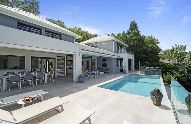 Villa Caouanne - Four Bedroom Villa, Sleeps 8