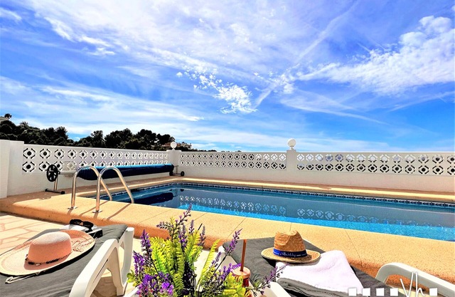 Villa CHAMPY in Moraira – Sea views, private pool, 2 bedrooms, air conditioning and Wi-Fi
