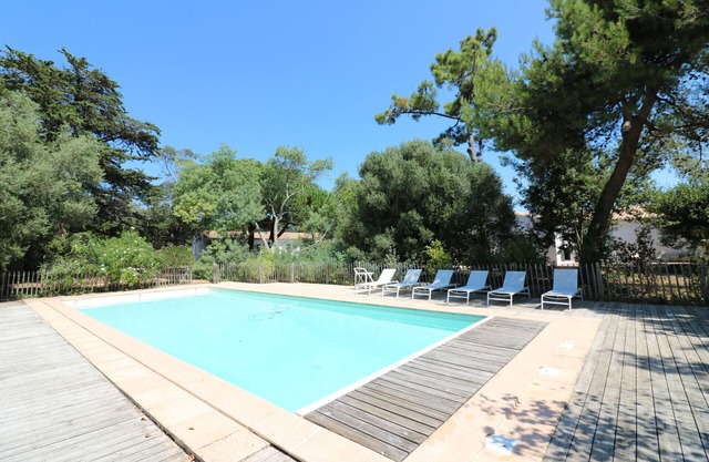 Villa des Peupliers : Magnificent villa with swimming pool for up to 8 people