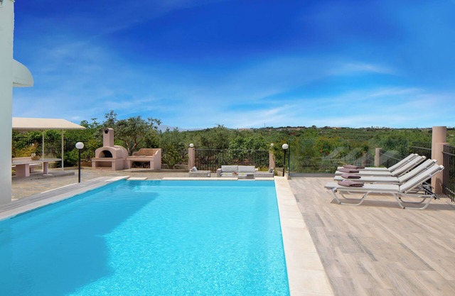 Villa Elihrisos-an amazing villa of 225sqm with private heated pool near the sea