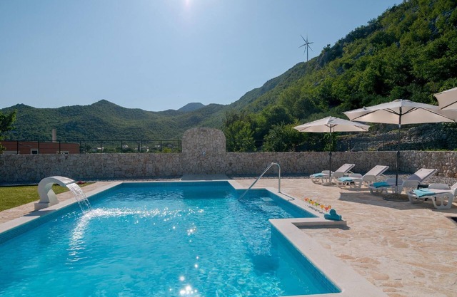 Villa Elin with big, private pool in Seoca