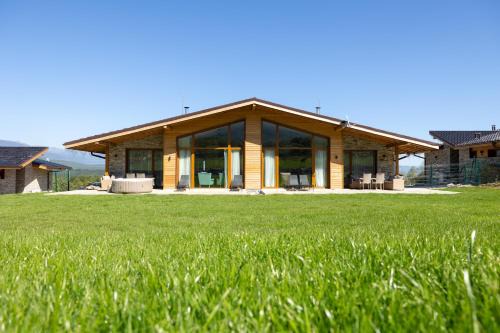 Villa Eliyas with Jacuzzi near the Pirin Golf Resort