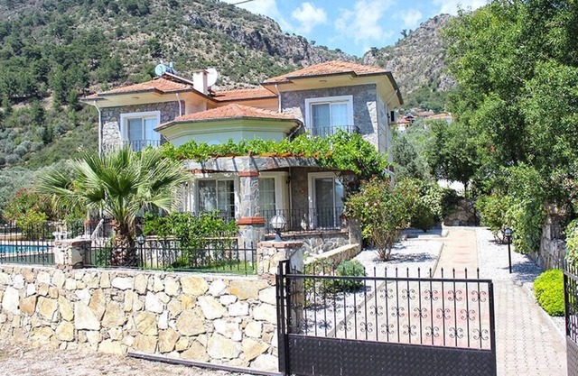 Villa Elwyn (3 Bedroom Duplex Villa, Sleeps up to 6 Guests)