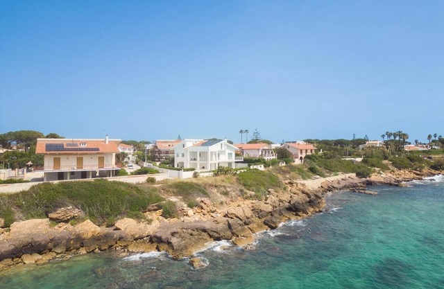 Villa Finestrella, Seafront with pool