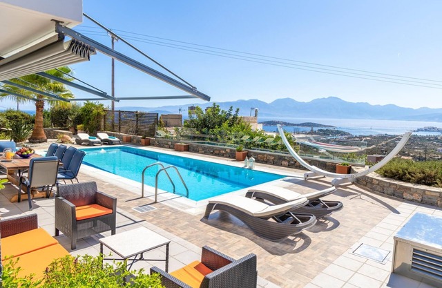 Villa Friends private pool, sea view
