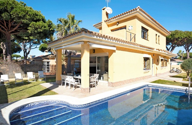 Villa "Germany" with Private Pool, Terrace & Wi-Fi