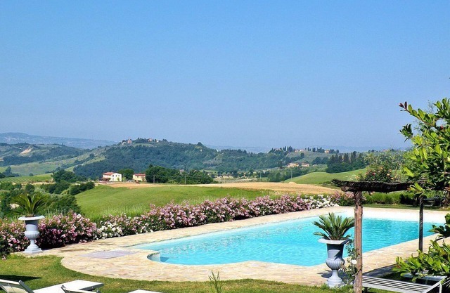 Villa Gilia D: A characteristic and welcoming apartment that is part of a villa surrounded by the greenery, with Free WI-FI.