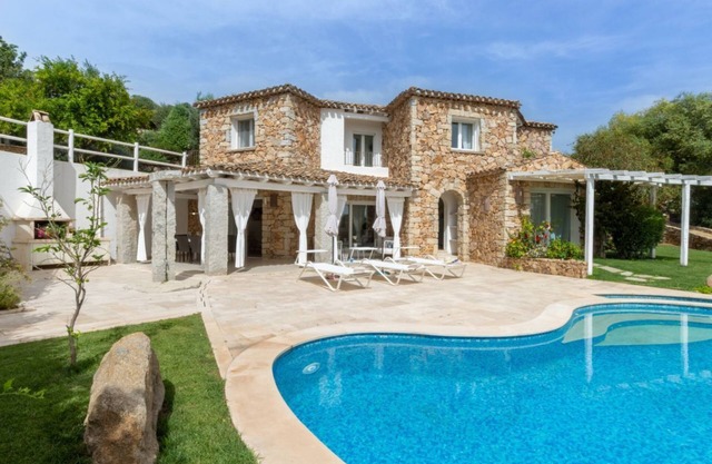 VILLA GINESTRA with pool and private garden, just 500 meters from the sea